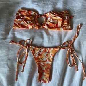 Kulani kinis x Hannah Meloche bikini